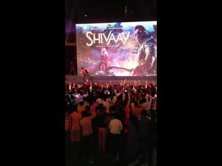 Crowd cheers and awaits for Ajay Devgan at Shivaay trailer launch | Bollywood News