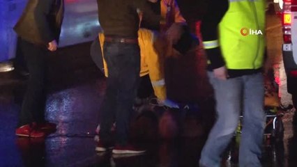 Avcılar'da E-5 Yanyol'da Yere Düşen Eşyasını Almaya Çalışan Yaşlı Adama Araba Çarptı