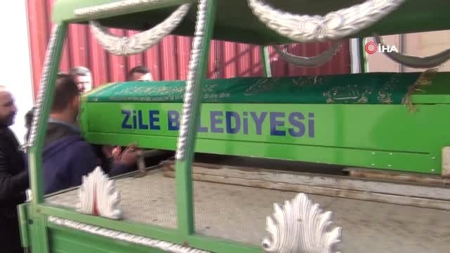 Kaptan Osman Çakmak'ın Annesi Son Yolculuğuna Uğurlandı