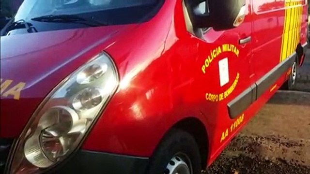 Carros batem deixando dois homens feridos no Jardim Alvorada