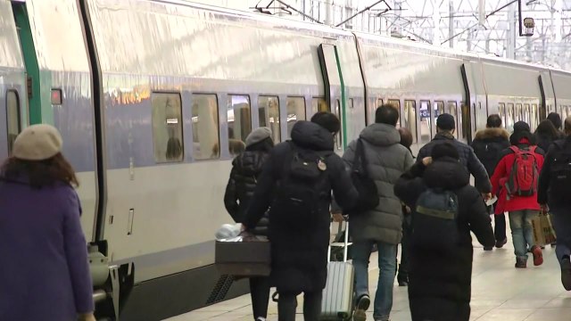 막바지 귀성 행렬 이어져...이 시각 서울역 / YTN