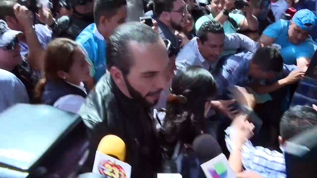 Salvadoreños votan por presidente, que vele por seguridad