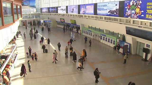 막바지 귀성 행렬 이어져...이 시각 서울역 / YTN
