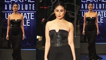 Kareena Kapoor Khan walks the ramp at Lakme Fashion Week: Watch Video | FilmiBeat