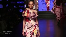 Get Yami Gautam’s Dewy Makeup Look  Lakmé Fashion Week SR 2019 Showstopper