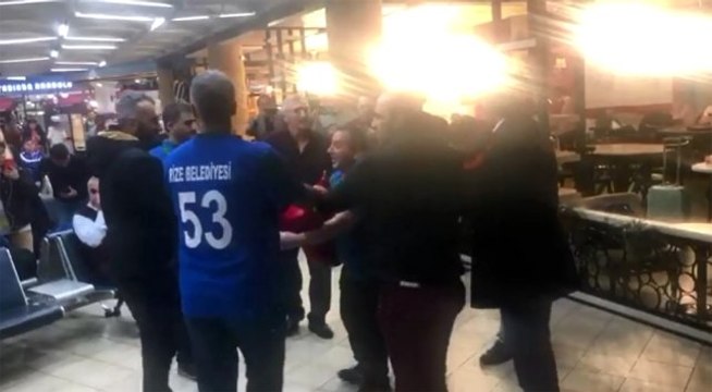 Uçak Beklerken Tulum Çalıp Horon Oynadılar