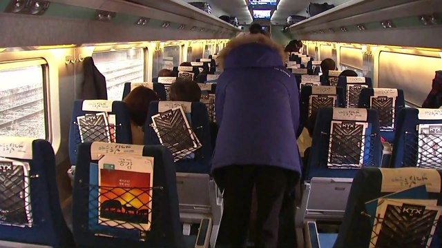 막바지 귀성 행렬 '북적'...이 시각 서울역 / YTN