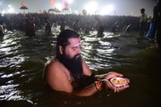 kumbh 2019: मौनी अमावस्या पर श्रद्धालुओं ने किया स्नान,Mauni Amavasya 2019