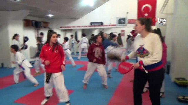 Siirtli taekwondocuların tek hedefi ay-yıldızlı bayrağı göndere çekmek