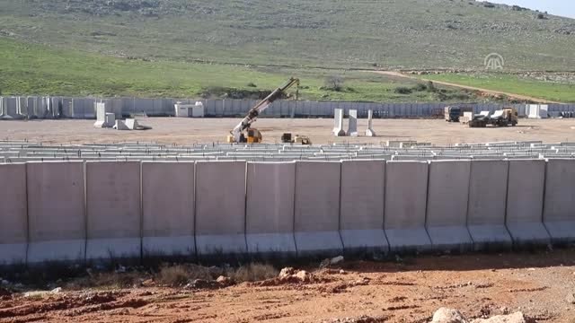İdlib'deki Gözlem Noktalarına Beton Blok Sevkiyatı