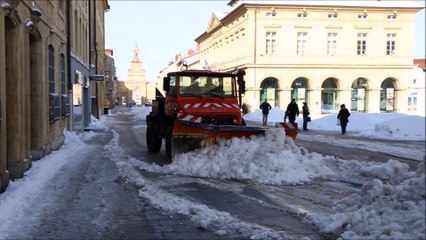 Déneigement des trottoirs du centre ville à Pontarlier
