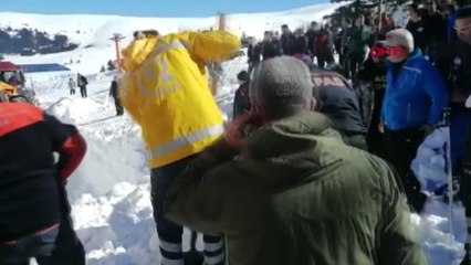 Bursa-Uludağ'da Otelin Çatısındaki Kar Kütlesi Vatandaşların Üzerine Düştü - 5