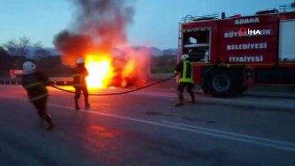 - Alev topuna dönen otomobili itfaiye söndürdü