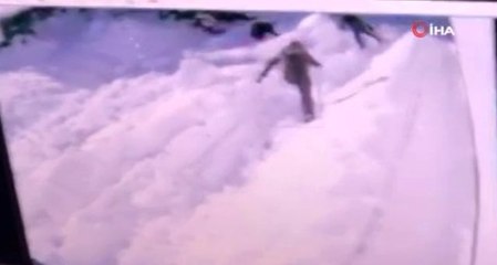 Uludağ'da Kar Kütlesinin Çökme Anı Kamerada