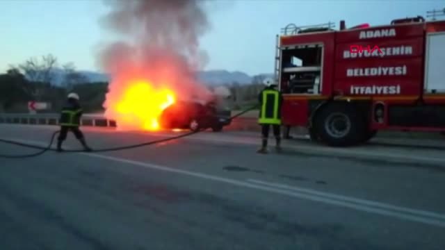 Adana Seyir Halinde Alev Aldı, Kullanılamaz Hale Geldi