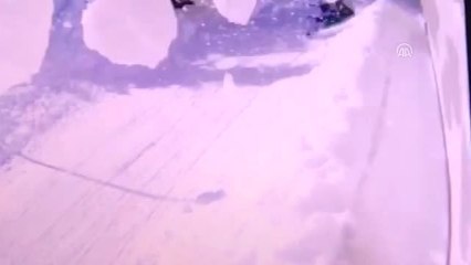 Uludağ'da Çatıdaki Kar Kütlesinin Düşme Anı