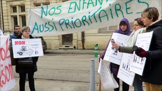 A Bar-le-Duc, des parents d'élèves manifestent contre des fermetures de classes
