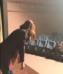 Deniz Çakır boş koltuklara selam verdi