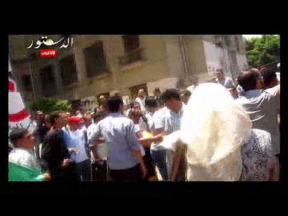طرد فريق قناة الحياة من ميدان التحرير