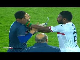 مايوكا يهنئ " عمر صلاح " حارس الزمالك بعد الفوز علي طلائع الجيش