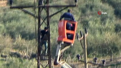 Akıma kapılıp elektrik direğinde asılı kalan işçi feci şekilde can verdi