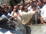 حرق صورة مرسى امام أسوار القصر