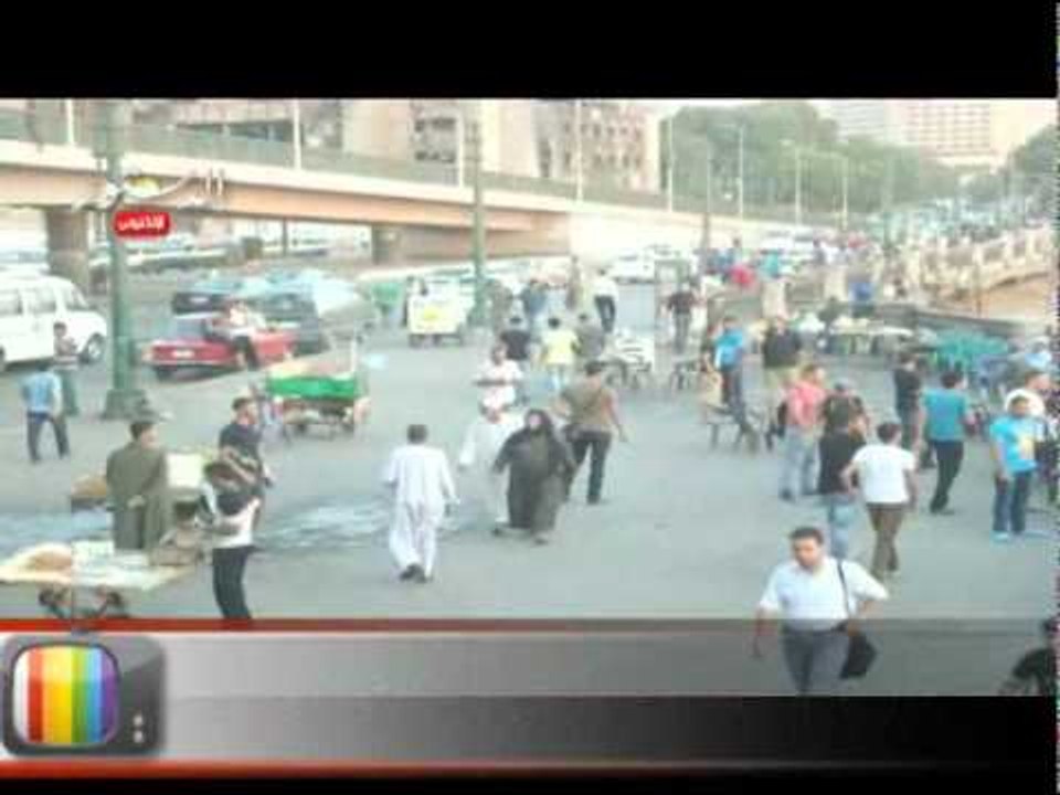 كوبري قصر النيل يتحول إلى سوق للباعة الجائلين