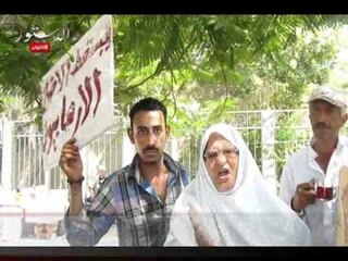 معتصمة بالمنصة تطالب بحل البرلمان ولا تعرف أسم رئيسة.