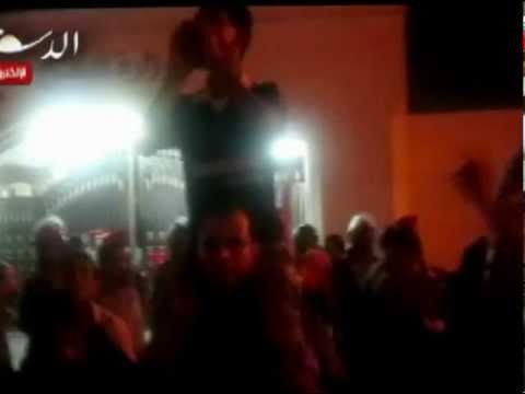 تظاهر المئات امام الدفاع اعتراضا علي قرارات مرسي