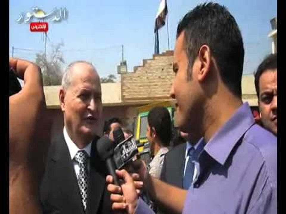 المعتقلين يهتفون تأيدا لمرسي لحظة الافراج عنهم