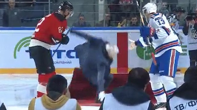 La chute de José Mourinho sur une patinoire