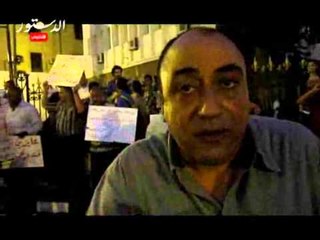 وقفة ست مصرية بالأواني أمام الوزراء لرفض غلاء الأسعار