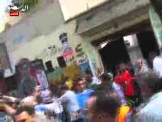 مشادات بين المتظاهرين وصبيا بمحمد محمود