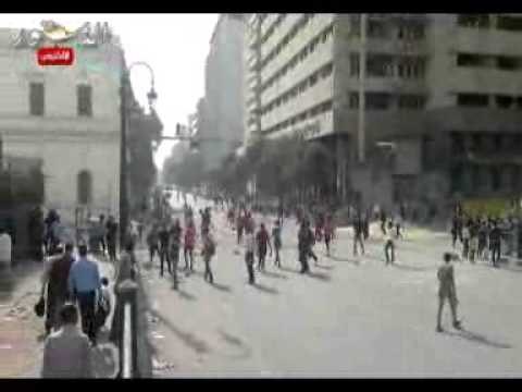 تراشق الحجارة فى القصر العينى بين المتظاهرين والأمن
