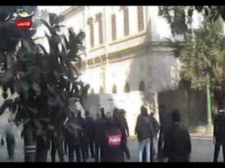 مجهولون يقذفون الأمن المركزى بالحجارة