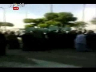 مدرسو الحصة المستبعدون يغلقون طريق الكورنيش بالأقصر