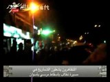 المتظاهرون يشعلون الشماريخ في مسيرة تطالب باسقاط مرسي