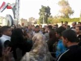 متظاهرون امام الاتحادية يطالبون برحيل النظام