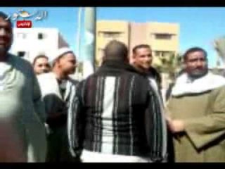 وقفة إحتجاجية للعاملين بـ" فصل الإنتاج" بالفيوم