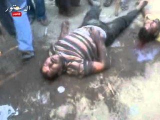 شاهد اللحظات الأليمة خلال انتشال جثث ضحايا بالوعة