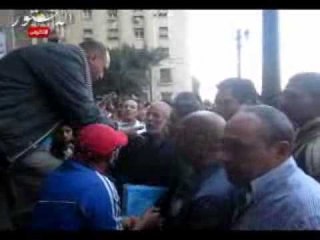 مشادات بين المعتصمين والمواطنين بسبب غلق مجمع التحرير