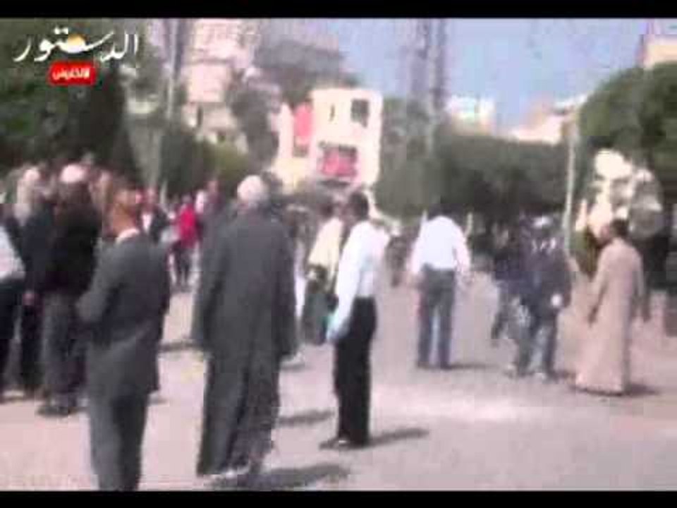 عمال "الكارتة" بكفر الشيخ يقطعون الطريق لتحسين أوضاعهم