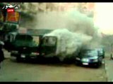 ألتراس يشعل النيران بعربة أمن أمام منزل وزير الداخلية الأسبق