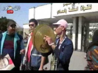 تشريفة عسكرية لمبارك أمام المستشفى العسكري بالمعادي