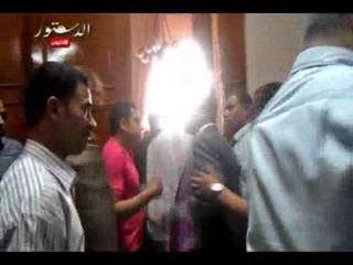 مواطن يرتدى بدلة إعدام ليستغيث بالنائب العام