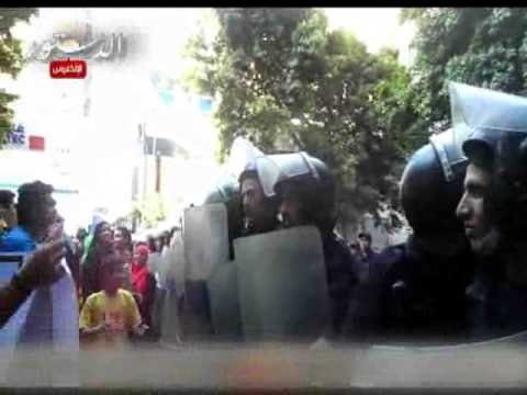 مسيرة جامعة القاهرة تطالب بأقاله وزير التعليم العالى