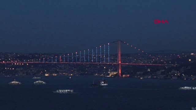 İstanbul'un Simgeleri Dünya Kanser Günü'nde Mavi ve Turuncuya Büründü