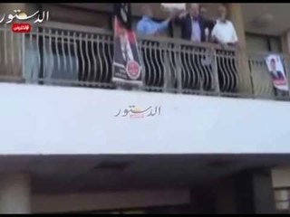 لحظة دخول عادل عبدالمنعم محافظ بنى سويف مبنى المحافظة ورفع علم تنظيم القاعدة