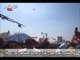 طائرات حربية تحلق بكثافة في سماء التحرير والمتظاهرون يحيونها