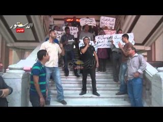 طلاب الدراسات العليا يقتحون "تجارة القاهرة" ويشتكبون مع الأمن